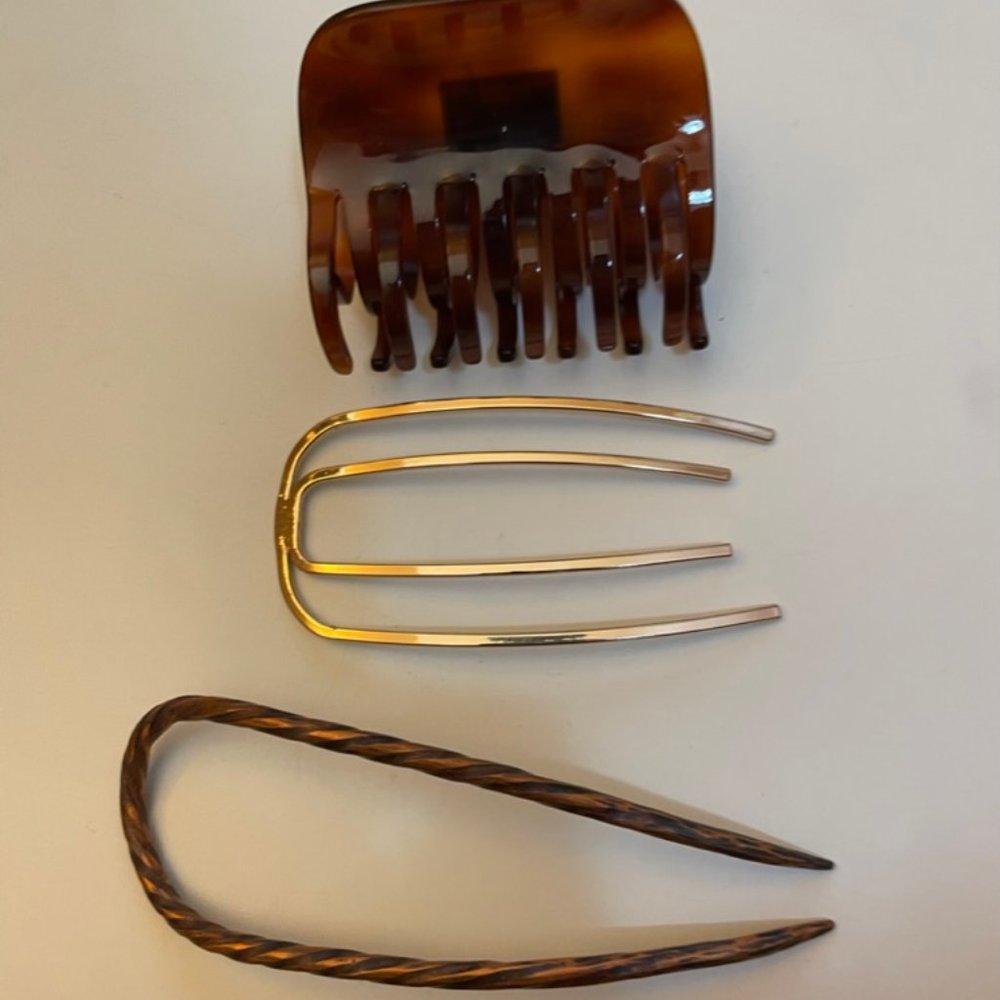 A lot of hair accessories